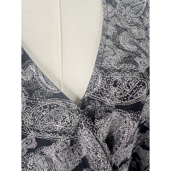 NWT Michael Kors Womens Foil Paisley Wrap Top Size Medium Black Silver - Picture 7 of 15
